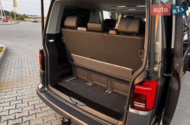 Мінівен Volkswagen Multivan 2022 в 