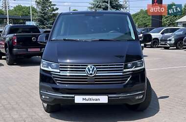 Минивэн Volkswagen Multivan 2023 в 