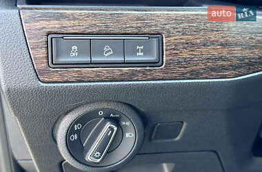 Минивэн Volkswagen Multivan 2023 в 