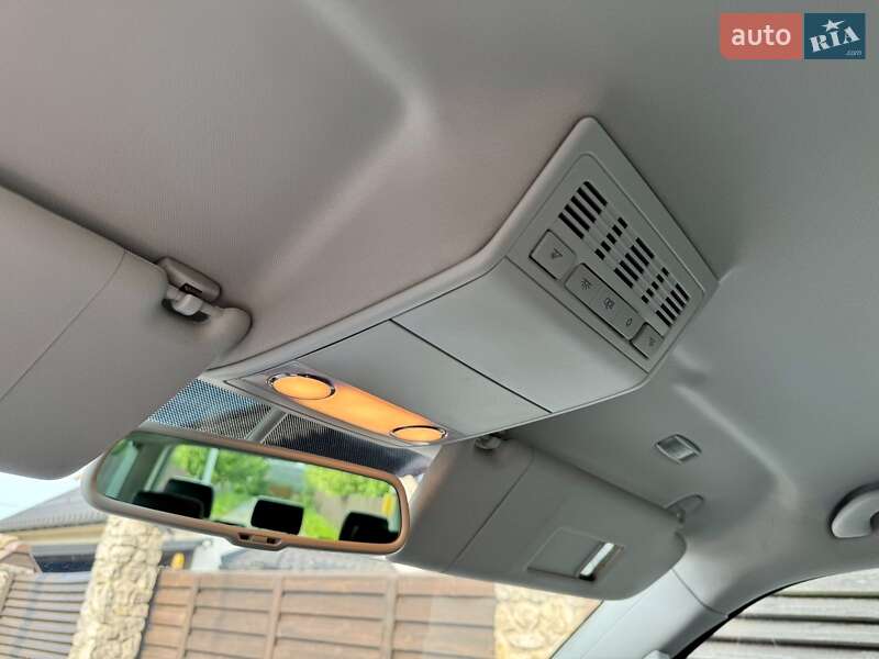 Минивэн Volkswagen Multivan 2009 в Казатине
