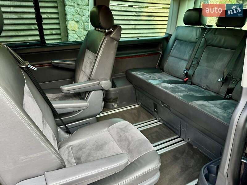 Минивэн Volkswagen Multivan 2009 в Казатине