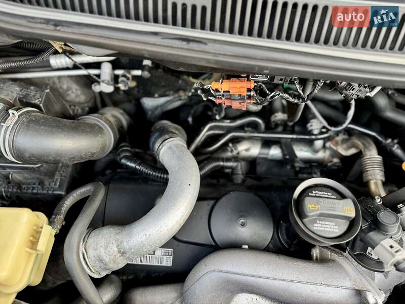 Минивэн Volkswagen Multivan 2009 в Казатине