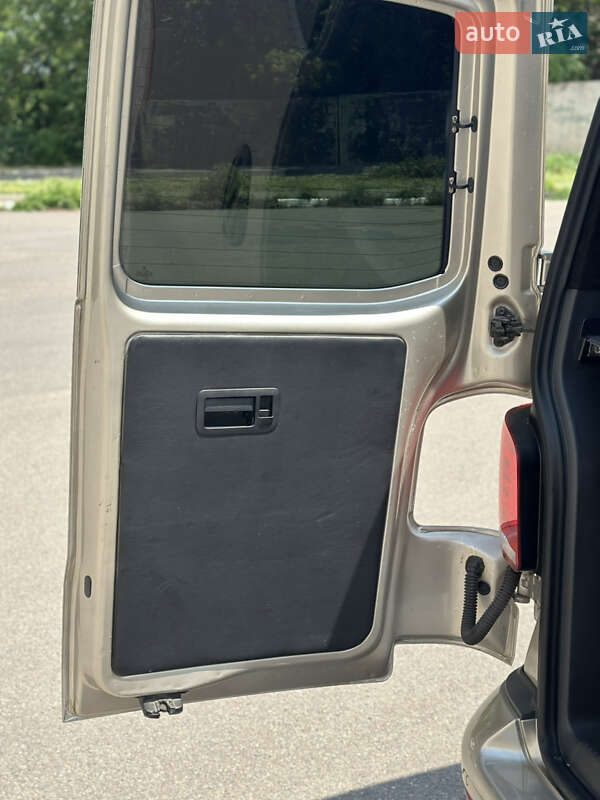 Минивэн Volkswagen Multivan 2006 в Харькове