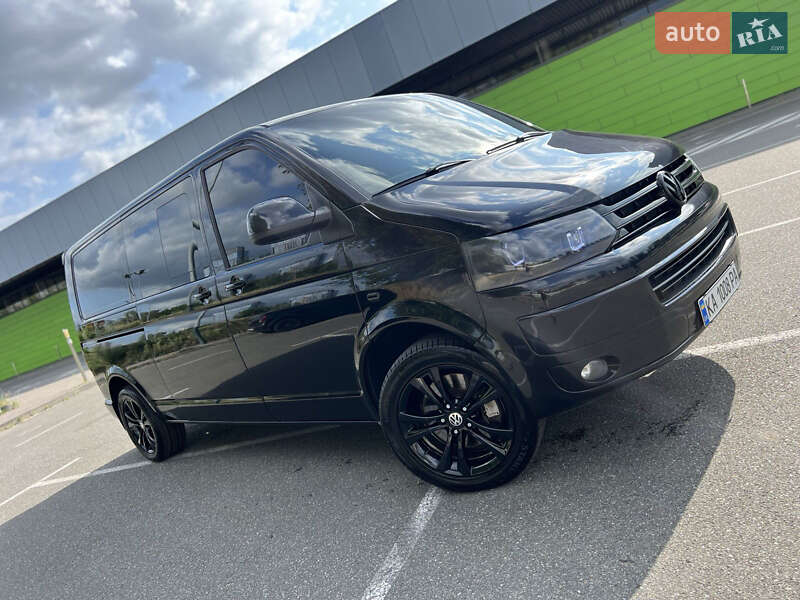 Минивэн Volkswagen Multivan 2010 в Киеве
