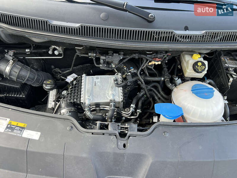 Минивэн Volkswagen Multivan 2020 в Киеве