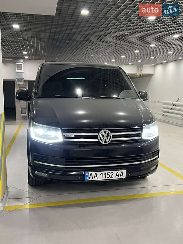Минивэн Volkswagen Multivan 2016 в 