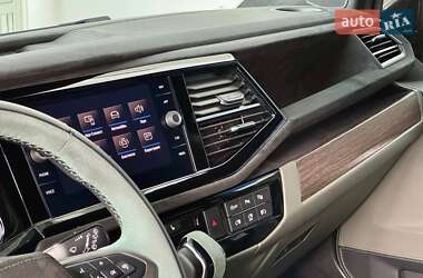 Минивэн Volkswagen Multivan 2024 в 