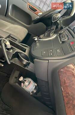 Минивэн Volkswagen Multivan 2010 в 