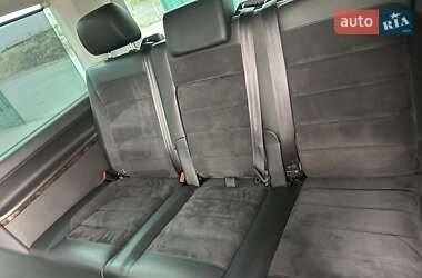 Минивэн Volkswagen Multivan 2017 в 