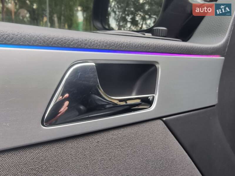 Минивэн Volkswagen Multivan 2012 в Киеве