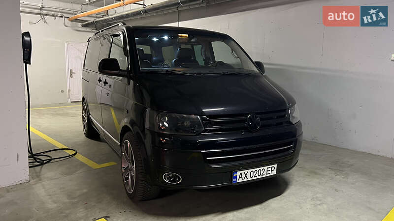 Минивэн Volkswagen Multivan 2011 в 