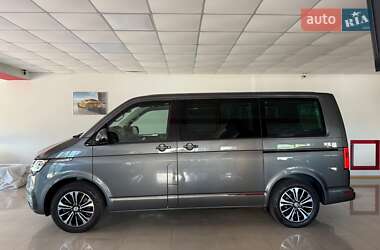 Минивэн Volkswagen Multivan 2023 в 