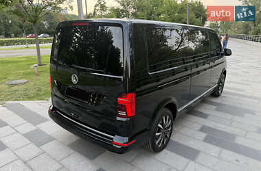 Минивэн Volkswagen Multivan 2023 в 