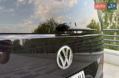 Минивэн Volkswagen Multivan 2023 в 