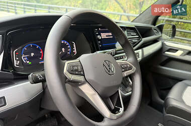 Минивэн Volkswagen Multivan 2023 в 