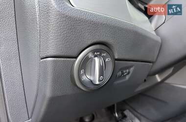 Мінівен Volkswagen Multivan 2016 в 