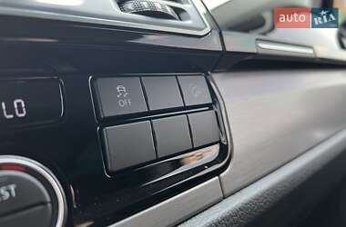 Мінівен Volkswagen Multivan 2016 в 