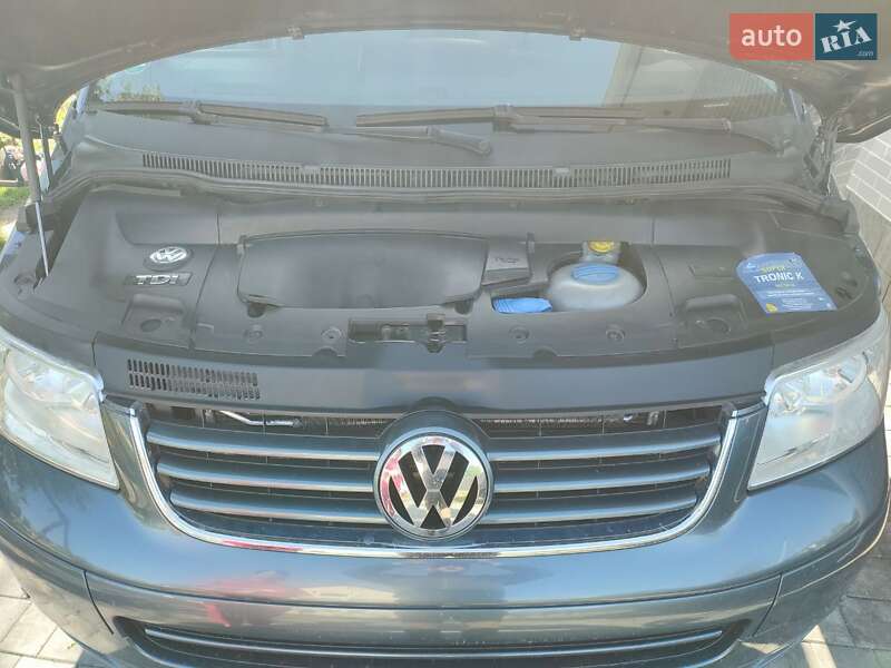 Минивэн Volkswagen Multivan 2004 в Камне-Каширском