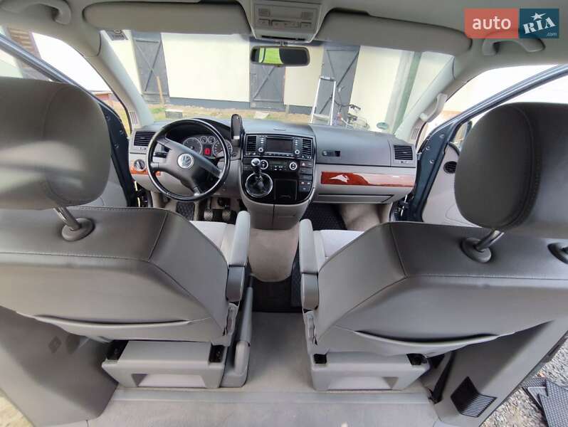 Минивэн Volkswagen Multivan 2004 в Камне-Каширском