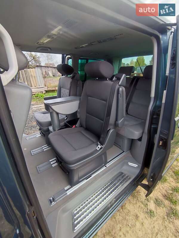 Минивэн Volkswagen Multivan 2004 в Камне-Каширском