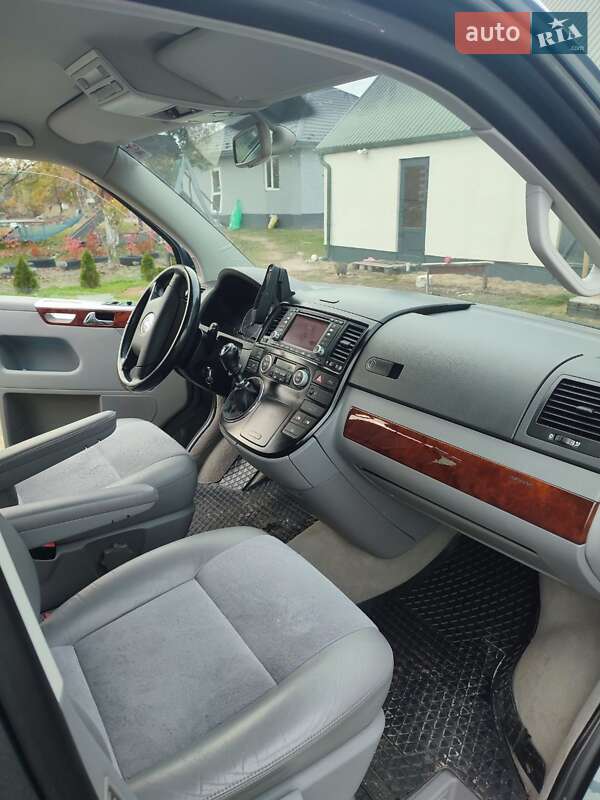 Минивэн Volkswagen Multivan 2004 в Камне-Каширском