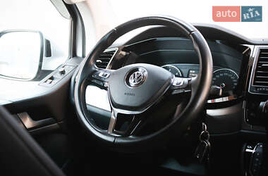 Минивэн Volkswagen Multivan 2017 в 