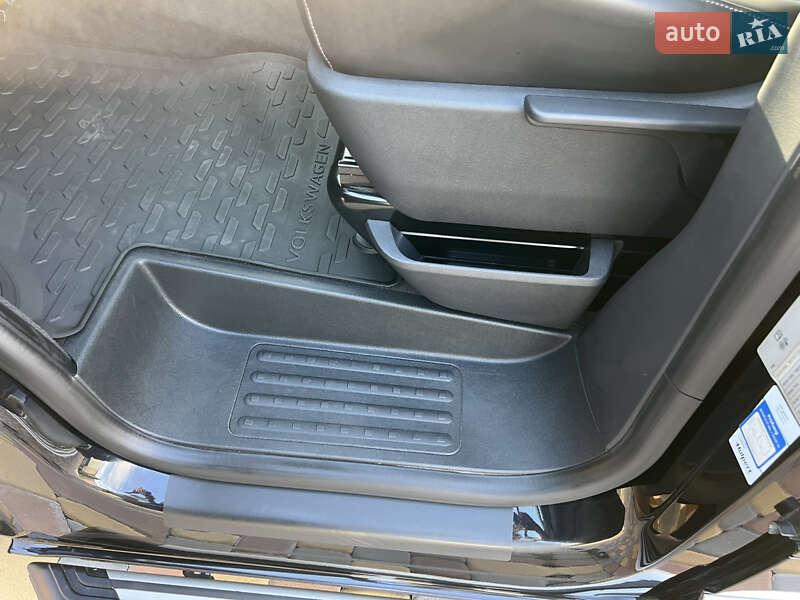 Минивэн Volkswagen Multivan 2021 в Костополе