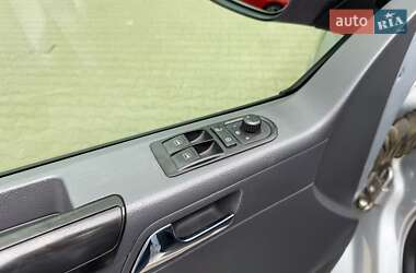Минивэн Volkswagen Multivan 2012 в 