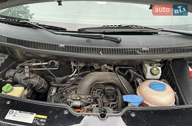 Мінівен Volkswagen Multivan 2013 в 