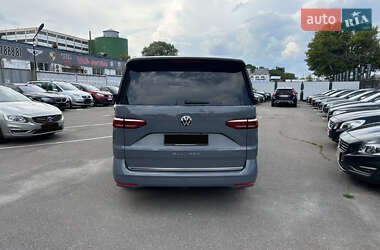 Минивэн Volkswagen Multivan 2023 в 