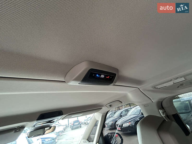 Минивэн Volkswagen Multivan 2023 в Киеве