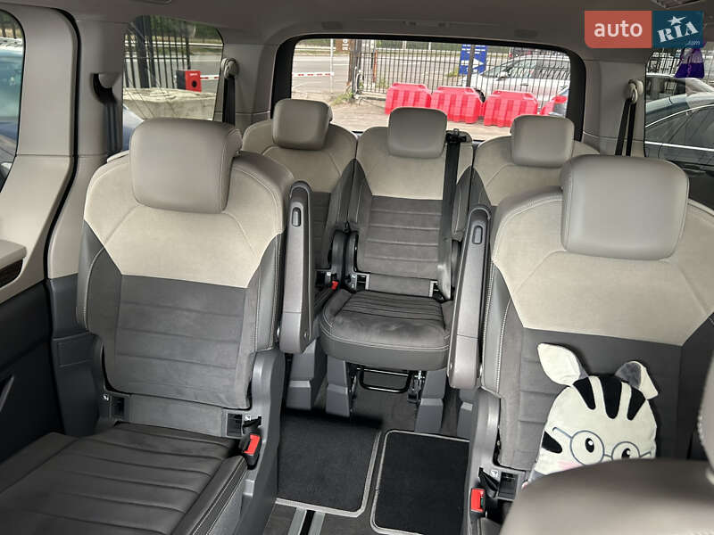 Минивэн Volkswagen Multivan 2023 в Киеве