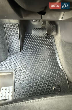 Минивэн Volkswagen Multivan 2015 в 