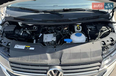 Мінівен Volkswagen Multivan 2020 в 