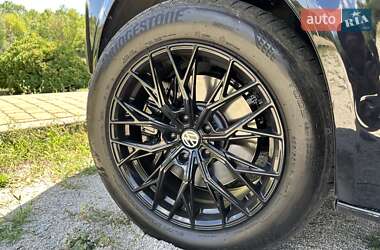 Мінівен Volkswagen Multivan 2016 в 