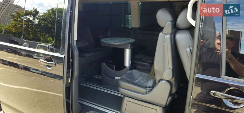 Минивэн Volkswagen Multivan 2013 в Киеве