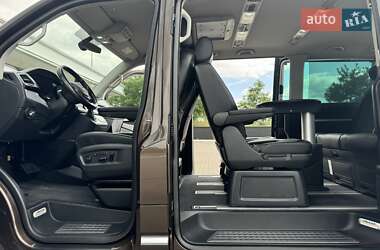 Минивэн Volkswagen Multivan 2016 в 
