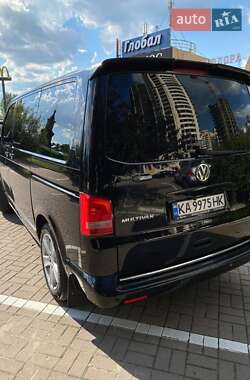 Минивэн Volkswagen Multivan 2011 в 