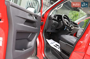 Минивэн Volkswagen Multivan 2020 в 