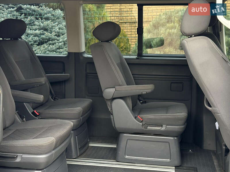 Минивэн Volkswagen Multivan 2011 в Ровно