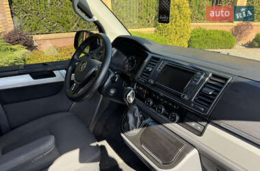 Минивэн Volkswagen Multivan 2016 в 