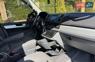 Минивэн Volkswagen Multivan 2016 в 