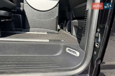 Минивэн Volkswagen Multivan 2016 в 