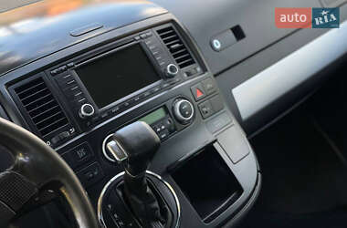 Минивэн Volkswagen Multivan 2009 в 