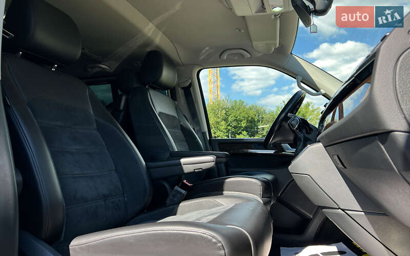 Минивэн Volkswagen Multivan 2017 в Львове