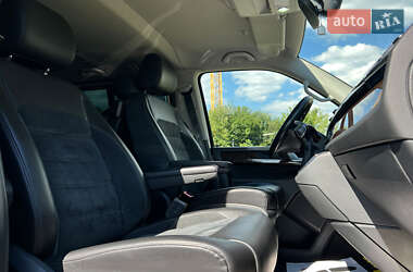 Минивэн Volkswagen Multivan 2017 в 