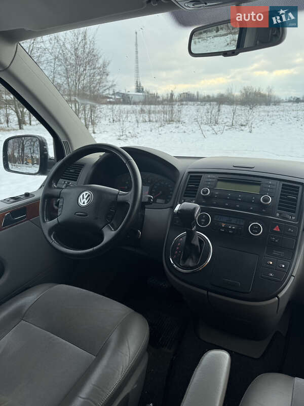 Мінівен Volkswagen Multivan 2008 в Бучі