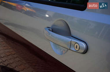 Мінівен Volkswagen Multivan 2020 в 
