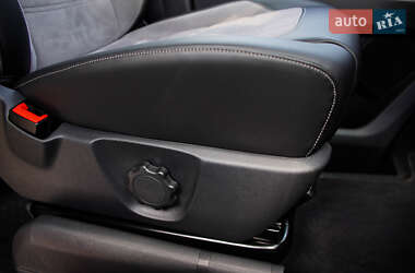 Мінівен Volkswagen Multivan 2020 в 