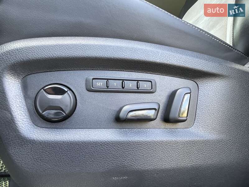 Минивэн Volkswagen Multivan 2018 в Киеве фото 30 Минивэн Volkswagen Multivan 2018 в Киеве